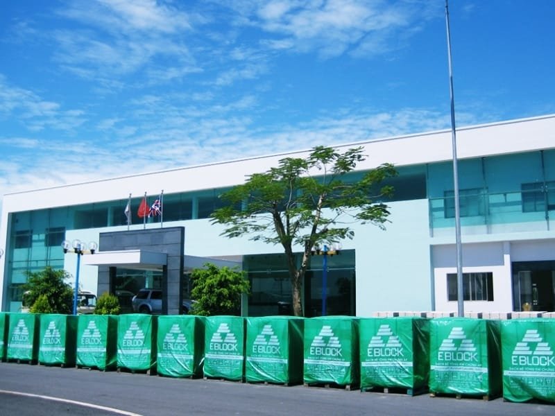 nha-may-san-xuat-gach-be-tong-khi-chung-ap