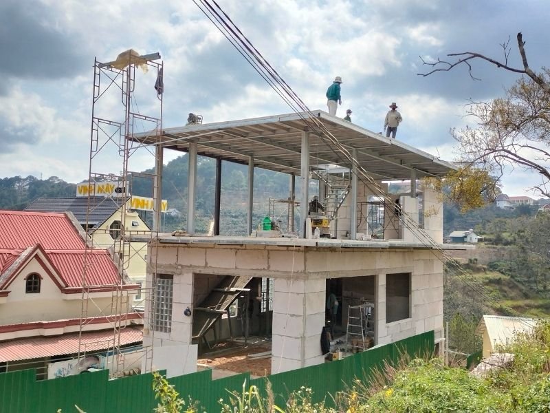 nha-khung-thep-2-tang-tai-lam-dong