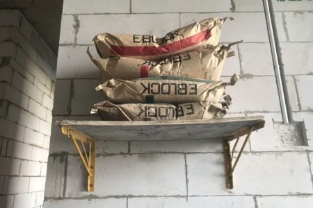 tường aac treo đồ nặng